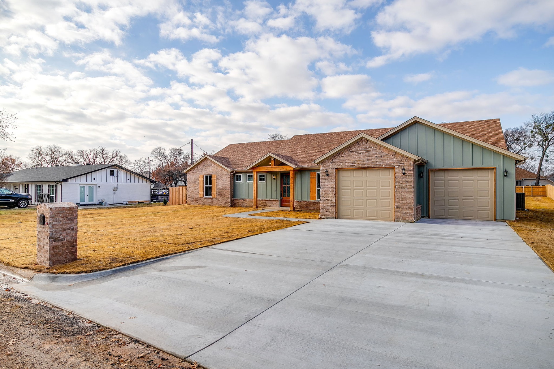 Covered front entry and porch detail of the Wicker Way custom home in Granbury