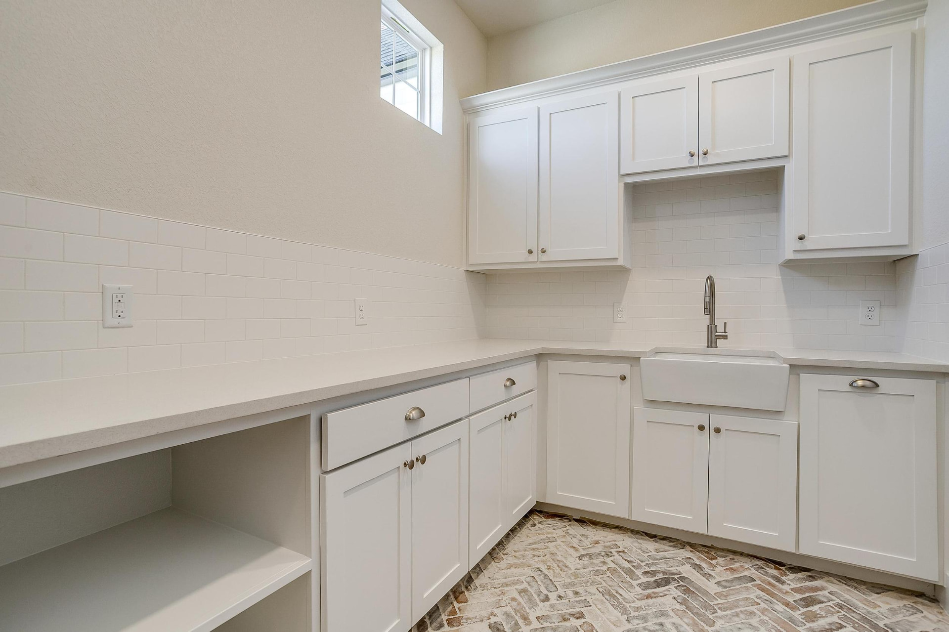 Utility room with a farmhouse sink and quartz folding counter
