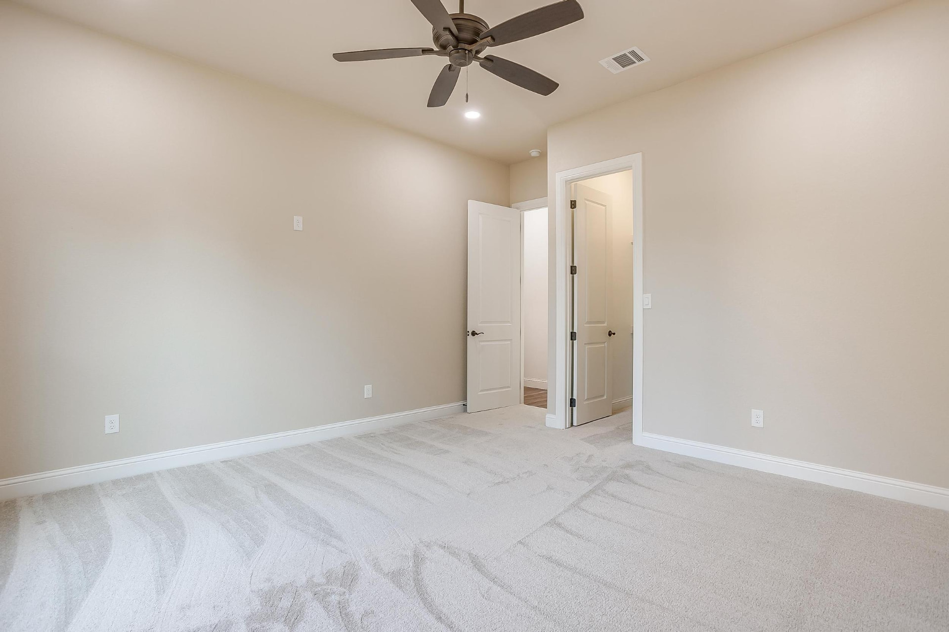 Secondary bedroom with natural light and neutral finishes
