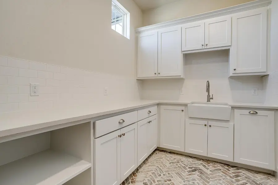 Utility room with a farmhouse sink and quartz folding counter
